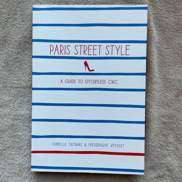Paris Street Style: A Guide to Effortless Chic - Picture 1 of 4